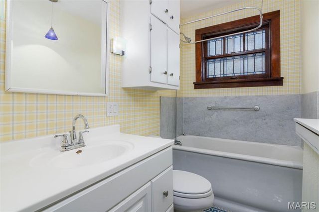 902 Walnut Street, Highland, IL 62249