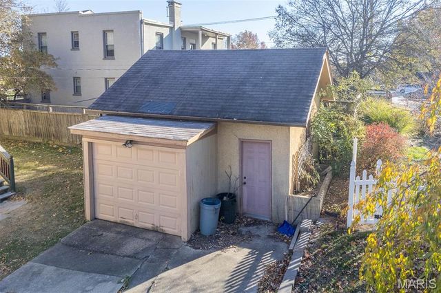 902 Walnut Street, Highland, IL 62249