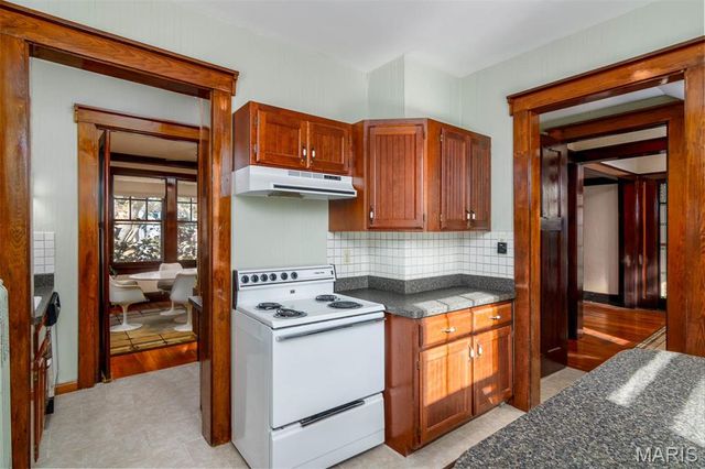 902 Walnut Street, Highland, IL 62249