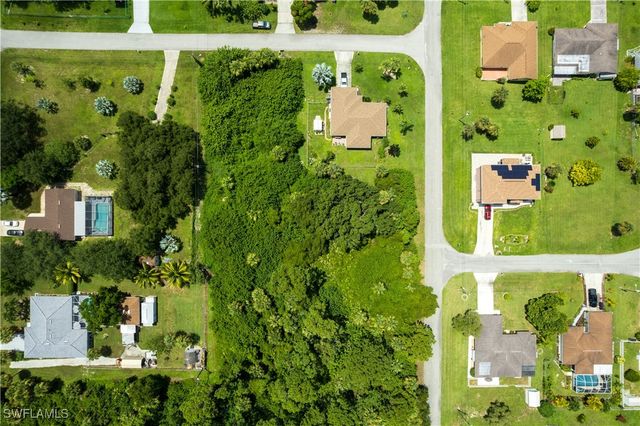 702 Robert AVE, Lehigh Acres, FL 33936