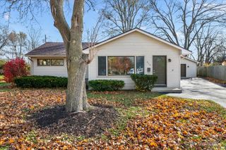 215 Sunset Terrace, Crystal Lake, IL 60014