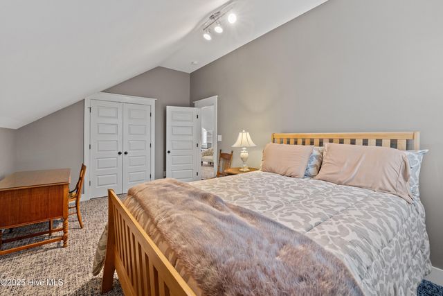 25 Oglethorpe Avenue, Clayton, NC 27527