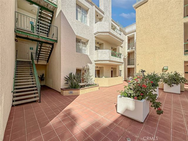 5420 Sylmar Avenue 118, Sherman Oaks, CA 91401