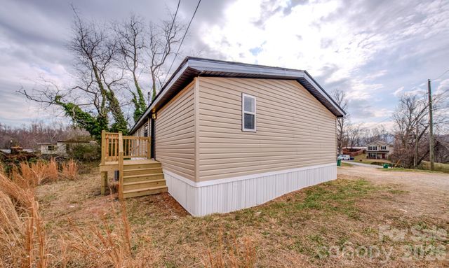 8 Teal Lane, Candler, NC 28715