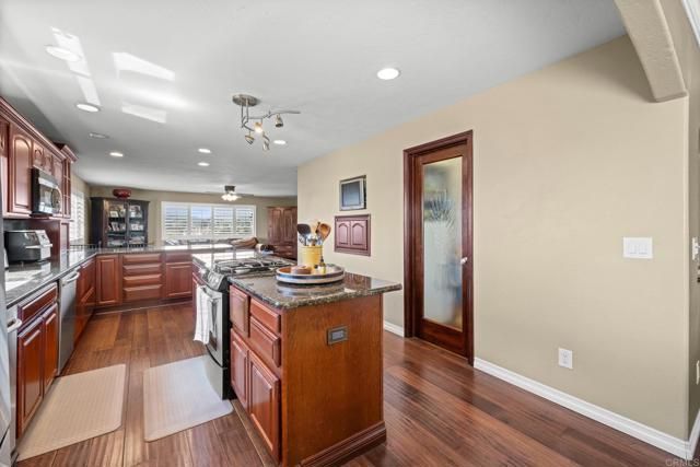 1168 Avocado Ave, Escondido, CA 92026