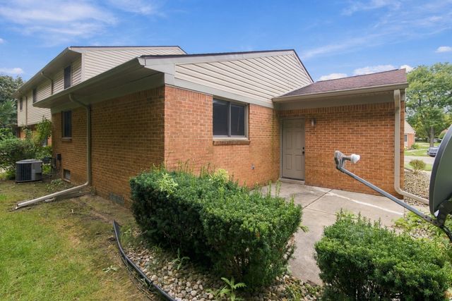 3700 Old Creek Road, Troy, MI 48084