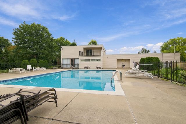 3700 Old Creek Road, Troy, MI 48084