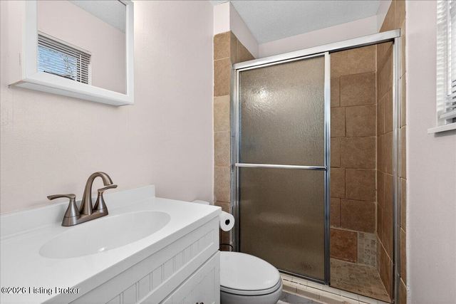 272 Sanna Dr, Louisville, KY 40229