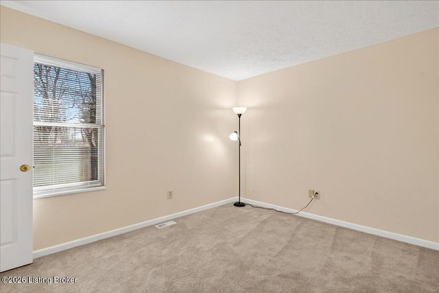 272 Sanna Dr, Louisville, KY 40229