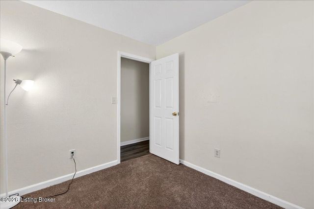 272 Sanna Dr, Louisville, KY 40229