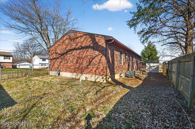 272 Sanna Dr, Louisville, KY 40229