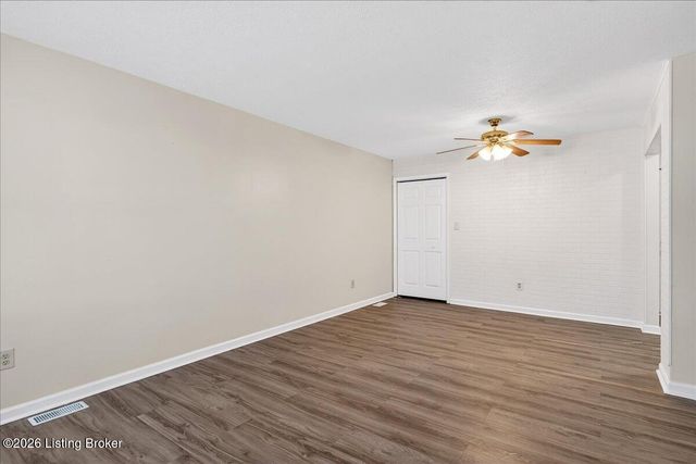 272 Sanna Dr, Louisville, KY 40229