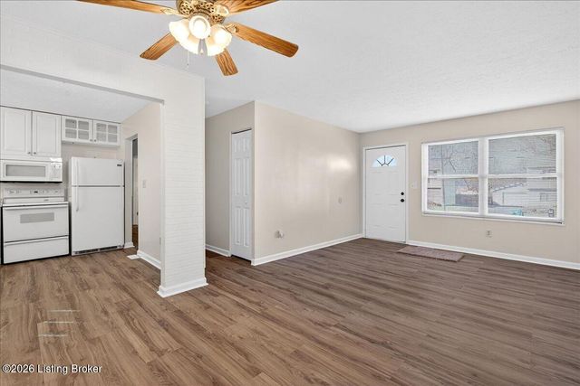 272 Sanna Dr, Louisville, KY 40229