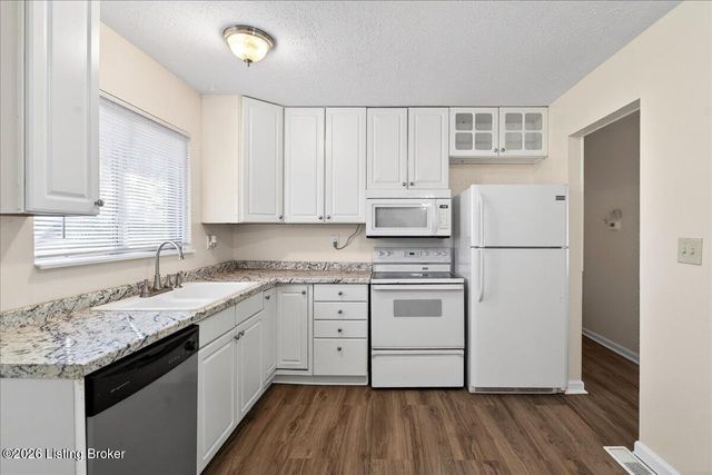 272 Sanna Dr, Louisville, KY 40229