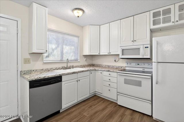 272 Sanna Dr, Louisville, KY 40229