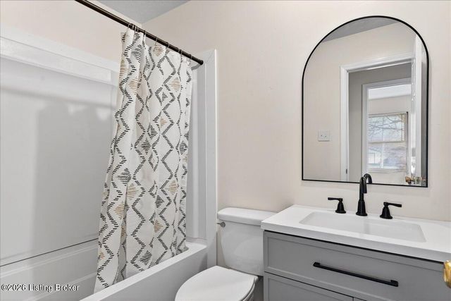 272 Sanna Dr, Louisville, KY 40229