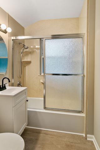 5320 S Oak Park Avenue, Chicago, IL 60638