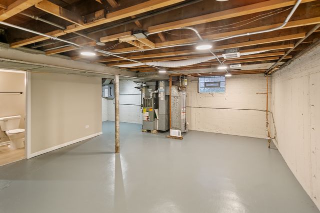 5320 S Oak Park Avenue, Chicago, IL 60638