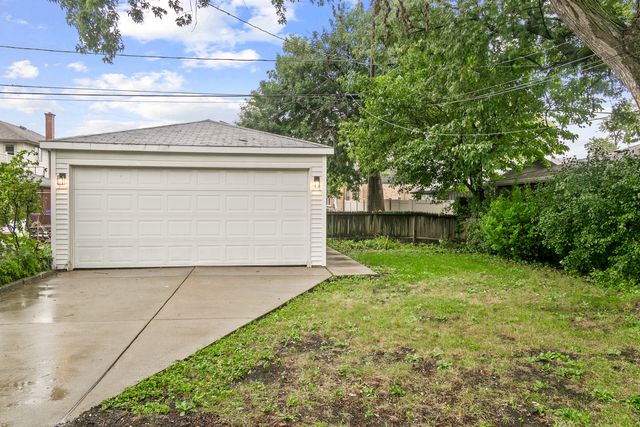5320 S Oak Park Avenue, Chicago, IL 60638
