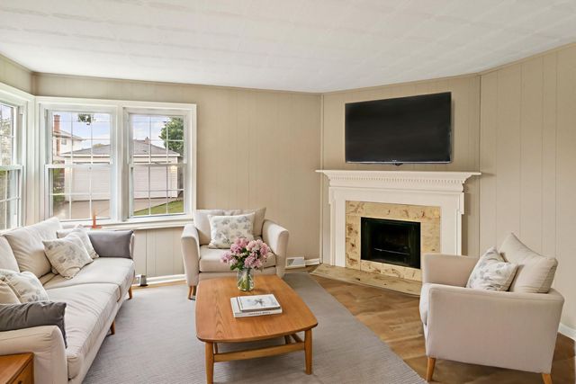 5320 S Oak Park Avenue, Chicago, IL 60638