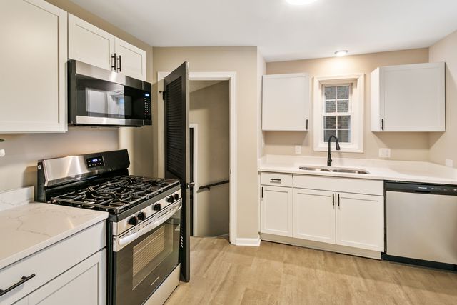 5320 S Oak Park Avenue, Chicago, IL 60638