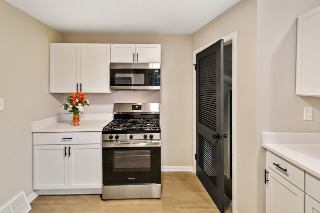 5320 S Oak Park Avenue, Chicago, IL 60638