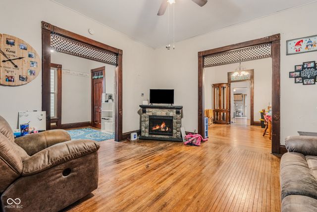 634 Hutchins Avenue, Columbus, IN 47201