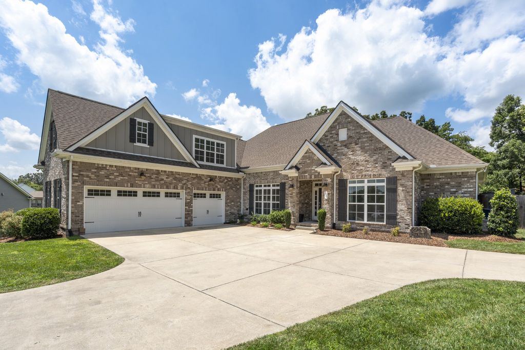 7401 Swindon Blvd, Fairview, TN 37062