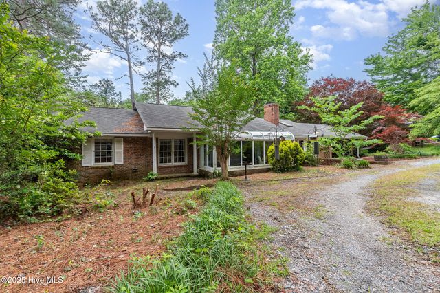 306 Selkirk Trail, Southern Pines, NC 28387