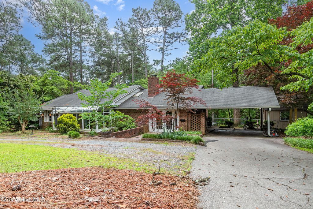 306 Selkirk Trail, Southern Pines, NC 28387