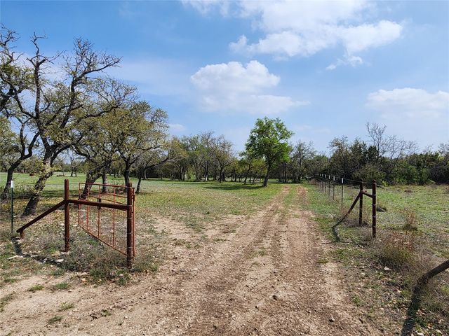 212 Oak Glen LN, Briggs, TX 78608
