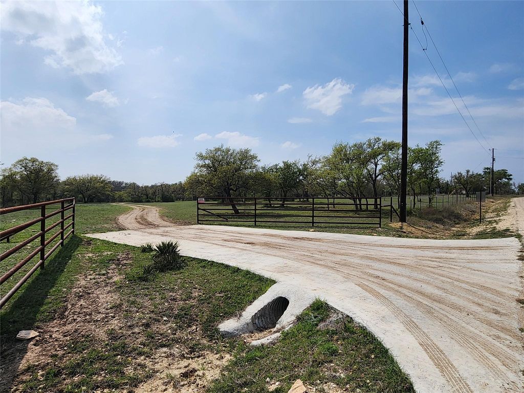 212 Oak Glen LN, Briggs, TX 78608