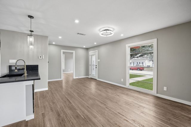 213 Buhler Drive, Garland, TX 75040