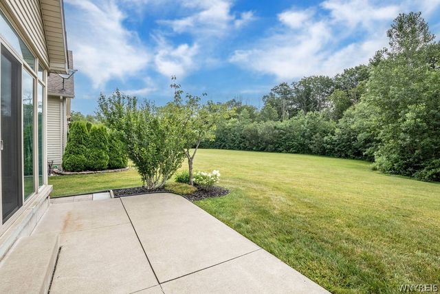 22 Forest Lake Drive, Wheatfield, NY 14120