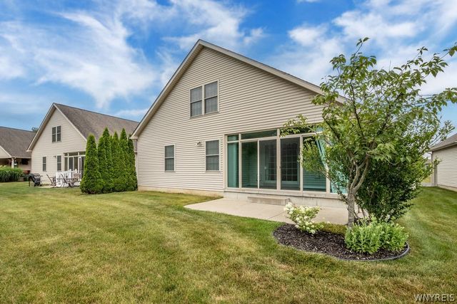 22 Forest Lake Drive, Wheatfield, NY 14120