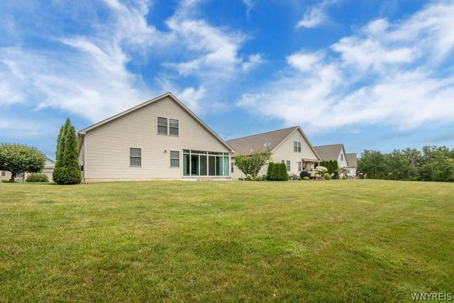 22 Forest Lake Drive, Wheatfield, NY 14120