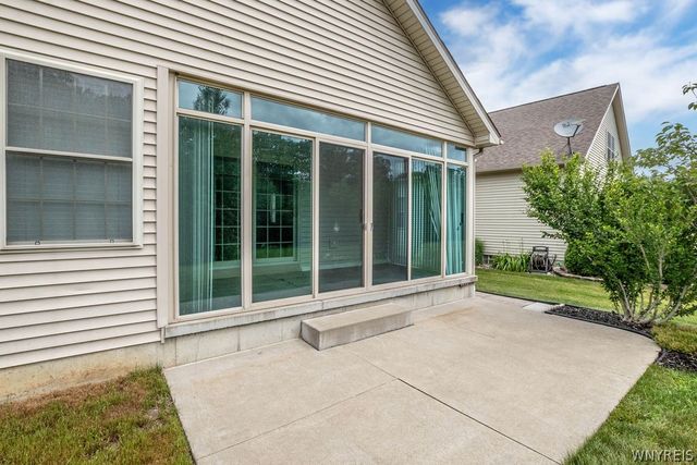 22 Forest Lake Drive, Wheatfield, NY 14120