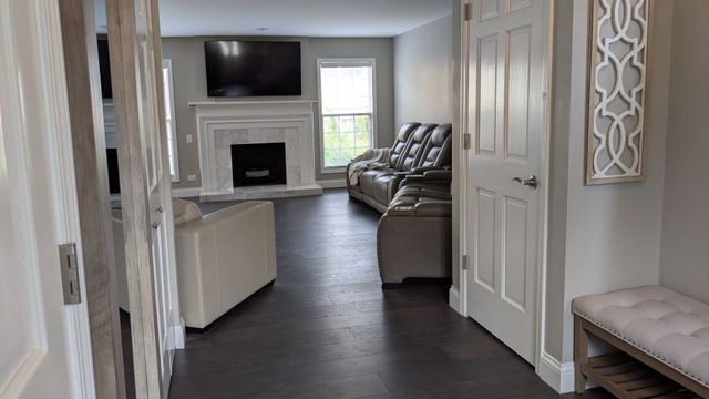 233 Lorraine Circle, Bloomingdale, IL 60108