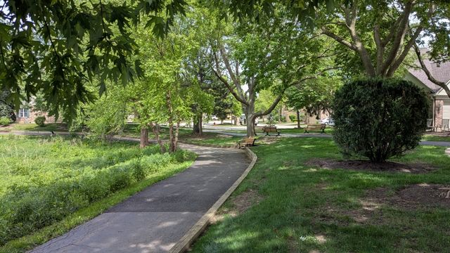 233 Lorraine Circle, Bloomingdale, IL 60108
