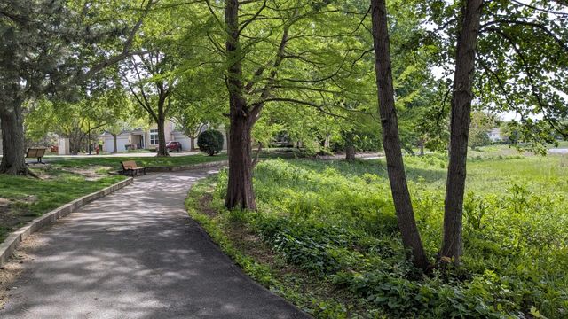 233 Lorraine Circle, Bloomingdale, IL 60108