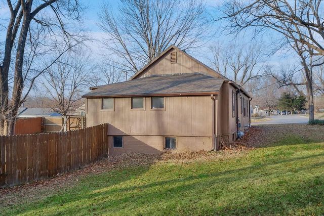 3701 Shawnee Drive, Kansas City, KS 66106