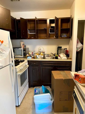 9S220 Lake Drive 16-104, Willowbrook, IL 60527