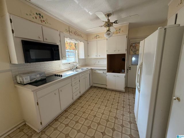 607 FAIRLAWN CIRCLE, Hueytown, AL 35023