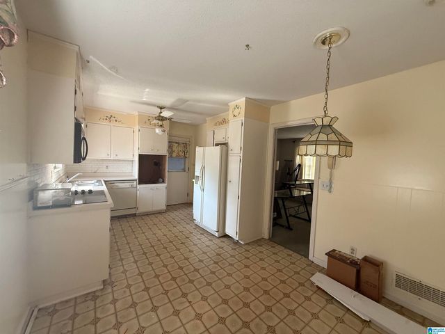 607 FAIRLAWN CIRCLE, Hueytown, AL 35023