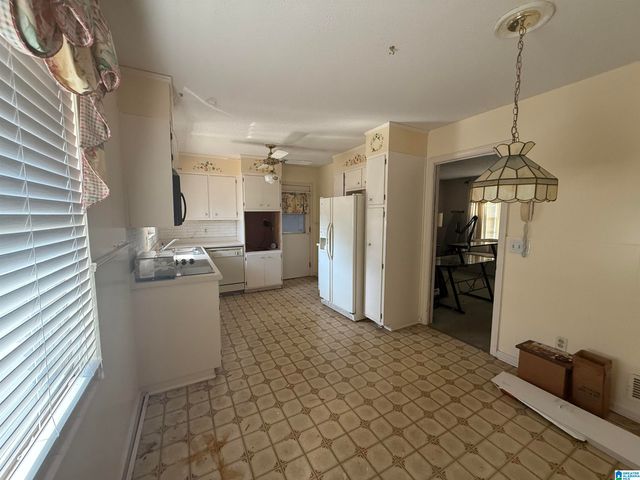 607 FAIRLAWN CIRCLE, Hueytown, AL 35023