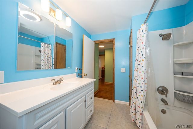 69 Laurelton Drive, West Seneca, NY 14224