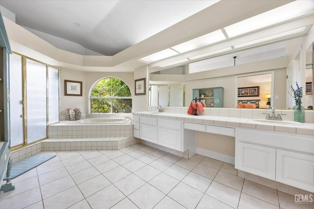 7305 Calle Los Batiquitos, Bakersfield, CA 93309