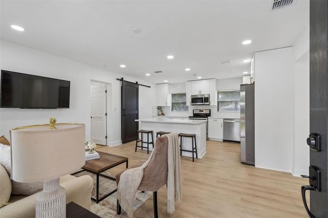 1702 W JOHNSTON AVENUE, Tampa, FL 33603