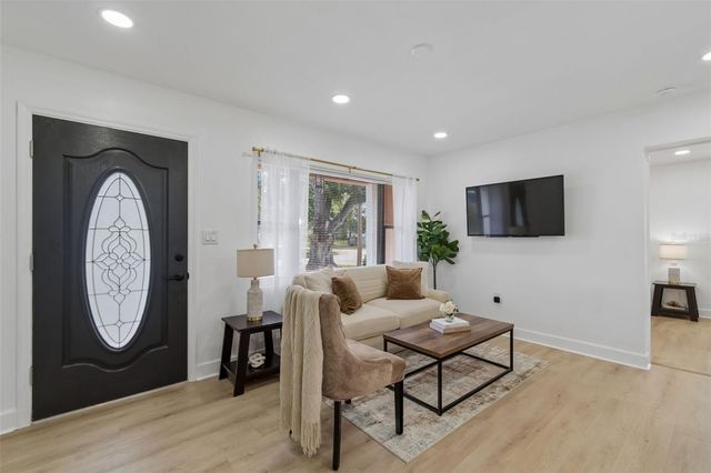 1702 W JOHNSTON AVENUE, Tampa, FL 33603