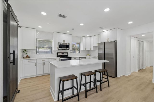 1702 W JOHNSTON AVENUE, Tampa, FL 33603